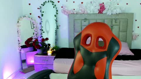 Snapshot of caius_fox chatting on April 12, 1:27 pm caius online show from April 12, 1:27 pm