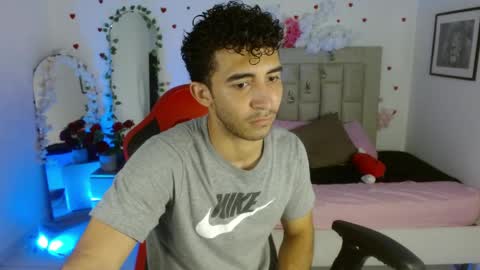 Snapshot of caius_fox chatting on April 14, 11:27 am caius online show from April 14, 11:27 am