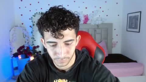 Snapshot of caius_fox chatting on April 15, 11:17 am caius online show from April 15, 11:17 am