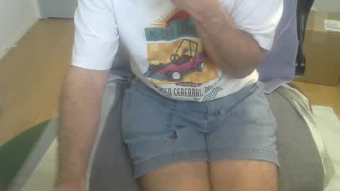 Snapshot of califun4u chatting on January 5, 11:01 pm califun4u online show from January 5, 11:01 pm