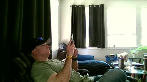 Snapshot of caligrown1154 chatting on June 24, 12:31 am caligrown1154 online show from June 24, 12:31 am