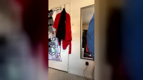 Snapshot of calishop1 chatting on February 8, 7:28 pm calishop1 online show from February 8, 7:28 pm