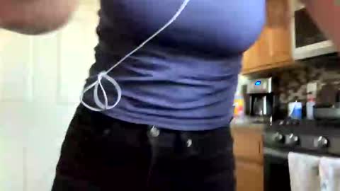 Snapshot of calishop1 chatting on March 27, 1:33 am calishop1 online show from March 27, 1:33 am