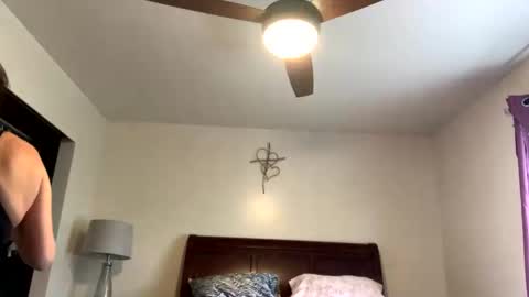 Snapshot of calishop1 chatting on April 2, 7:22 pm calishop1 online show from April 2, 7:22 pm