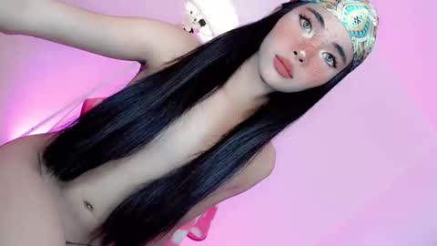 Snapshot of call_me_nina chatting on May 13, 4:43 am call_me_nina online show from May 13, 4:43 am