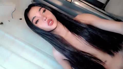 Snapshot of call_me_nina chatting on June 5, 2:51 am call_me_nina online show from June 5, 2:51 am