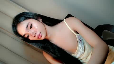 Snapshot of call_me_nina chatting on June 24, 12:20 am call_me_nina online show from June 24, 12:20 am