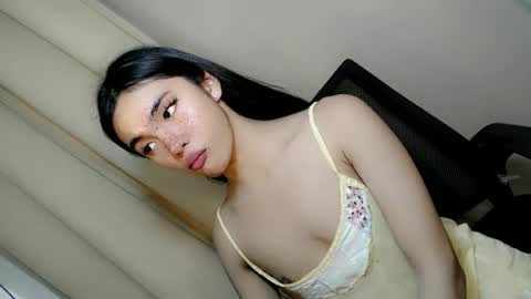 Snapshot of call_me_nina chatting on June 25, 7:46 am call_me_nina online show from June 25, 7:46 am