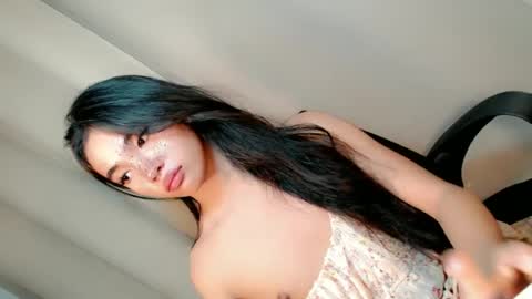Snapshot of call_me_nina chatting on June 26, 1:43 am call_me_nina online show from June 26, 1:43 am