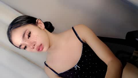 Snapshot of call_me_nina chatting on July 2, 2:11 am call_me_nina online show from July 2, 2:11 am