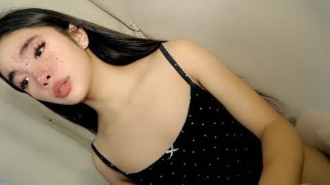 Snapshot of call_me_nina chatting on July 29, 1:15 am call_me_nina online show from July 29, 1:15 am