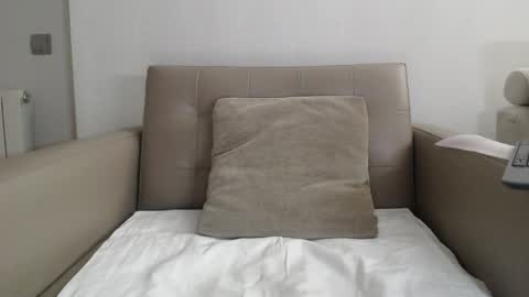 Snapshot of callme_kim chatting on April 16, 9:39 pm callme_kim online show from April 16, 9:39 pm