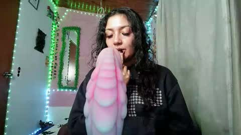 Snapshot of callme_lolas chatting on November 6, 3:51 am paula online show from November 6, 3:51 am