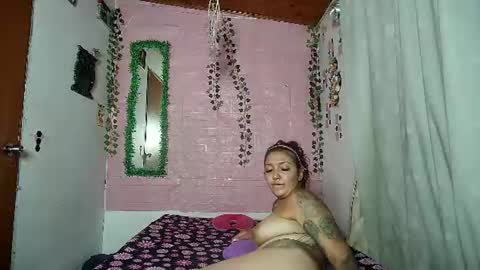 Snapshot of callme_lolas chatting on June 25, 1:27 am paula online show from June 25, 1:27 am