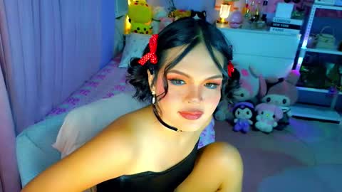 Snapshot of callme_mia chatting on February 2, 5:06 am Mia online show from February 2, 5:06 am