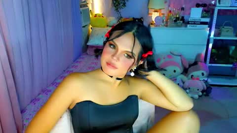 Snapshot of callme_mia chatting on February 3, 6:22 am Mia online show from February 3, 6:22 am