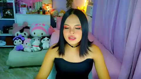 Snapshot of callme_mia chatting on June 18, 9:14 am Mia online show from June 18, 9:14 am