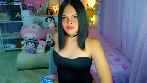 Snapshot of callme_mia chatting on July 7, 7:23 am Mia online show from July 7, 7:23 am