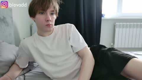 Snapshot of callmenineoneseven chatting on May 3, 8:31 am Nick online show from May 3, 8:31 am
