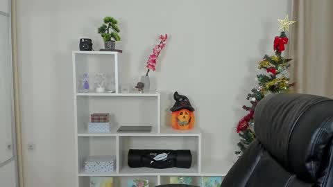 Hey I am Calvin  online show from December 10, 7:11 pm