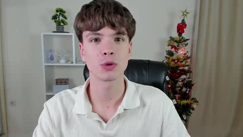 Hey I am Calvin  online show from December 15, 7:10 pm