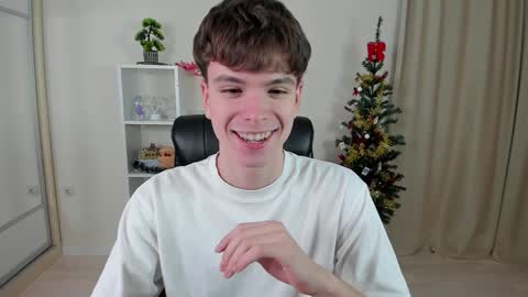 Hey I am Calvin  online show from January 3, 7:07 pm