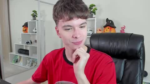 Hey I am Calvin  online show from January 10, 7:11 pm