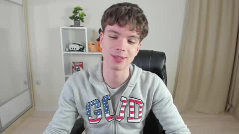 Hey I am Calvin  online show from February 5, 7:10 pm