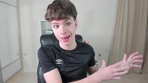 Hey I am Calvin  online show from February 22, 7:14 pm