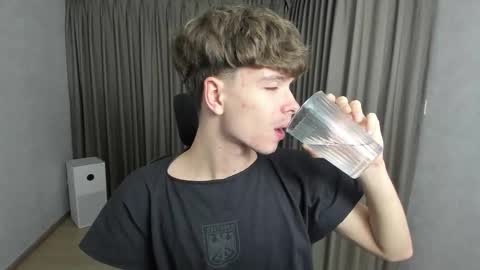 Hey I am Calvin  online show from November 29, 2:20 pm