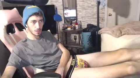 Snapshot of calvin_tanner chatting on December 18, 12:43 am calvin_tanner online show from December 18, 12:43 am