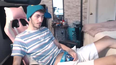 Snapshot of calvin_tanner chatting on December 18, 3:22 pm calvin_tanner online show from December 18, 3:22 pm