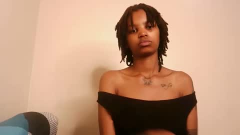 Snapshot of cam_she99 chatting on April 29, 11:03 am sunflower mommy online show from April 29, 11:03 am