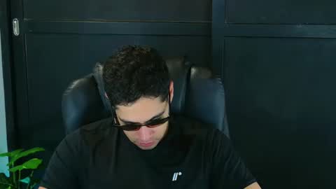 camara110 online show from February 16, 6:43 pm