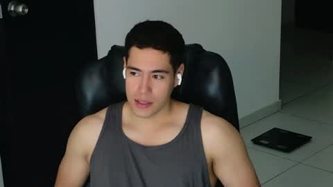 Snapshot of camara110 chatting on June 25, 1:27 am camara110 online show from June 25, 1:27 am