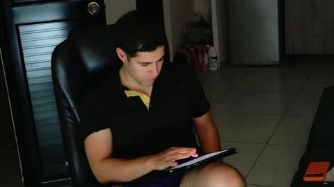 Snapshot of camara110 chatting on July 3, 12:28 am camara110 online show from July 3, 12:28 am