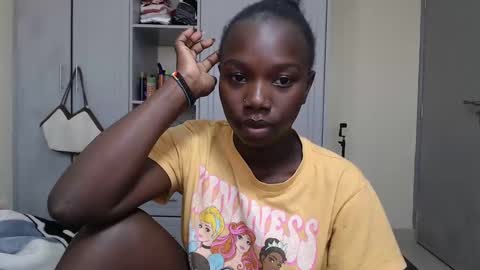 Snapshot of camclit chatting on January 3, 5:28 am Princess online show from January 3, 5:28 am