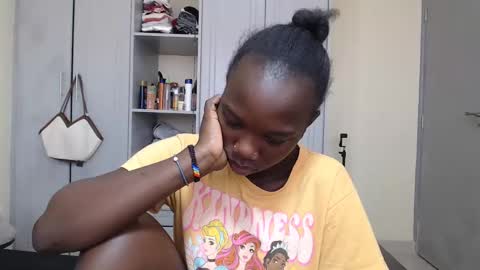 Snapshot of camclit chatting on January 3, 9:47 am Princess online show from January 3, 9:47 am