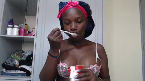 Snapshot of camclit chatting on March 7, 5:18 am Princess online show from March 7, 5:18 am