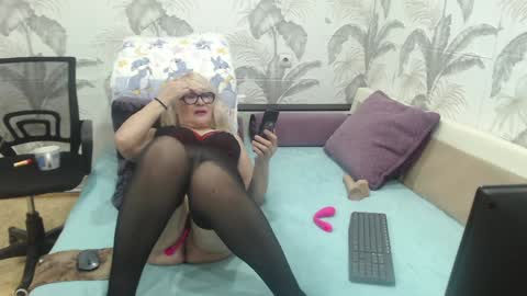 Snapshot of camdiva1 chatting on December 14, 4:01 am CamDiva1 online show from December 14, 4:01 am
