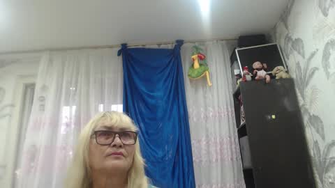 Snapshot of camdiva1 chatting on October 2, 2:40 am CamDiva1 online show from October 2, 2:40 am
