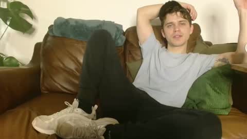 Snapshot of camdoattitude chatting on January 1, 7:32 pm CamDoAttitude online show from January 1, 7:32 pm