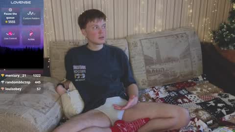 Snapshot of cameron_crowly chatting on December 14, 8:23 am Cameron online show from December 14, 8:23 am