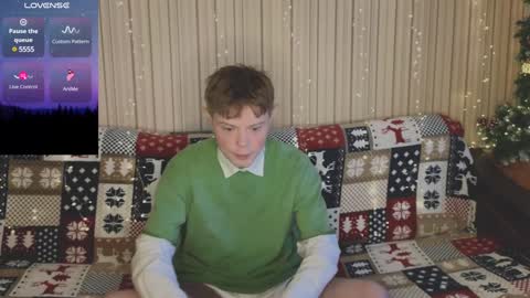 Snapshot of cameron_crowly chatting on December 20, 6:19 am Cameron online show from December 20, 6:19 am