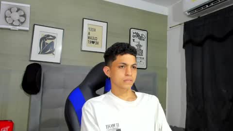 Snapshot of cameron_lux4 chatting on April 13, 3:12 am CAMERON online show from April 13, 3:12 am
