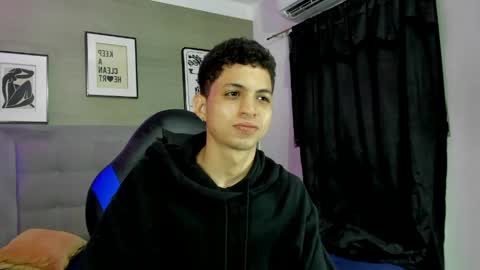 Snapshot of cameron_lux4 chatting on April 19, 3:17 am CAMERON online show from April 19, 3:17 am
