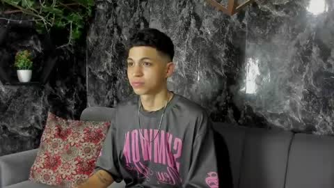 Snapshot of cameron_lux4 chatting on April 24, 10:01 pm CAMERON online show from April 24, 10:01 pm