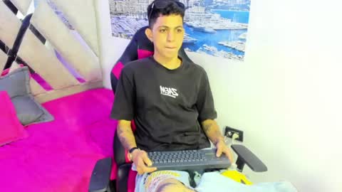 Snapshot of cameron_lux4 chatting on July 2, 3:23 am CAMERON online show from July 2, 3:23 am