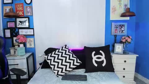 Snapshot of cameronrey_ chatting on November 8, 9:24 pm --- Cameron --- online show from November 8, 9:24 pm