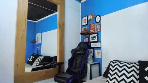 Snapshot of cameronrey_ chatting on November 10, 9:36 pm --- Cameron --- online show from November 10, 9:36 pm